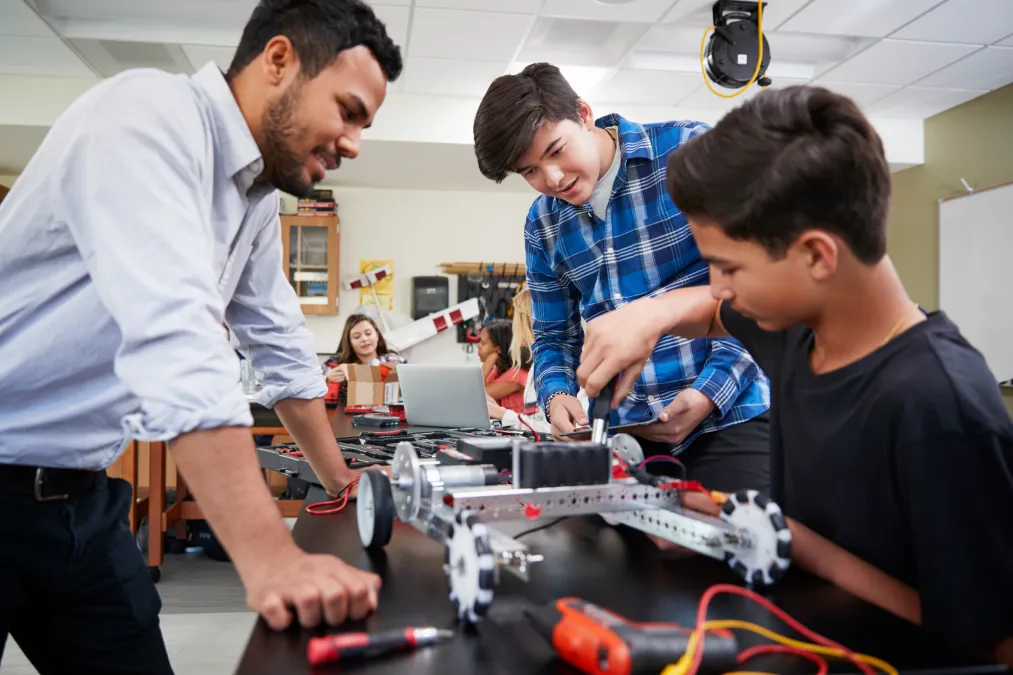 kids-working-on-robots-getty